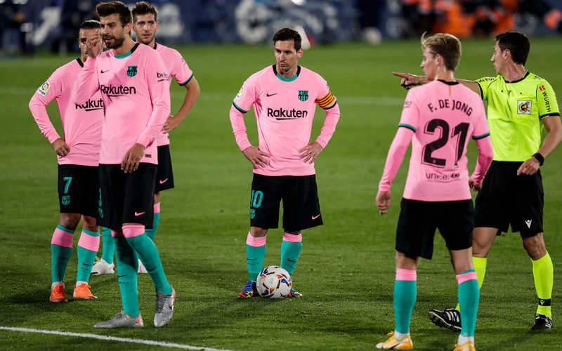 Media o porażkach Realu i Barcelony: Podwójny nokaut przed klasykiem