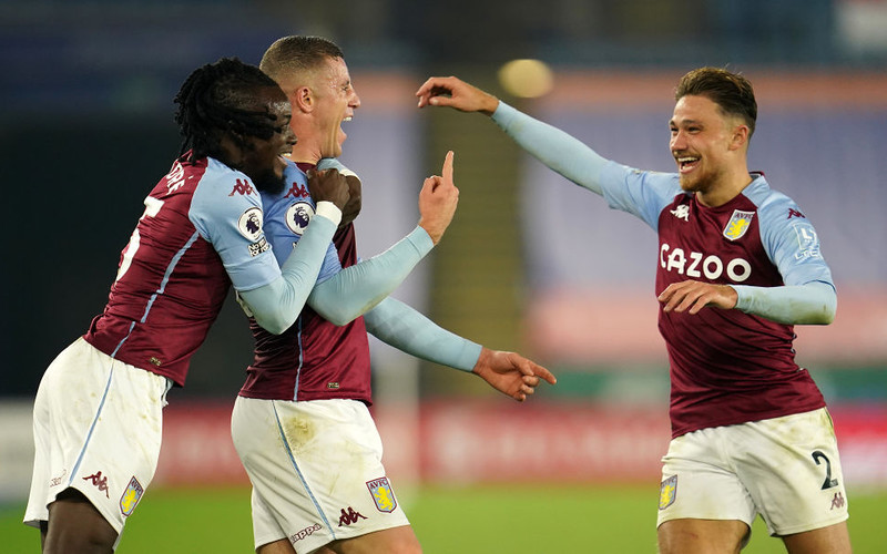 Villa unbeaten as Barkley sinks Leicester