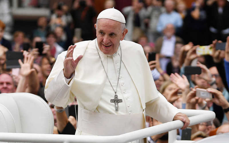Pope Francis backs same-sex civil unions