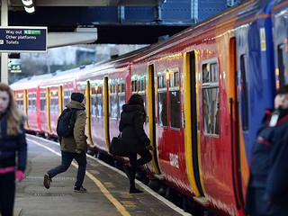 Dodatkowe miejsca w London Overground sposobem na walkę z przepełnionymi wagonami