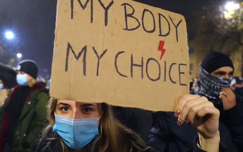 Poland abortion ruling: Protests spread across the country
