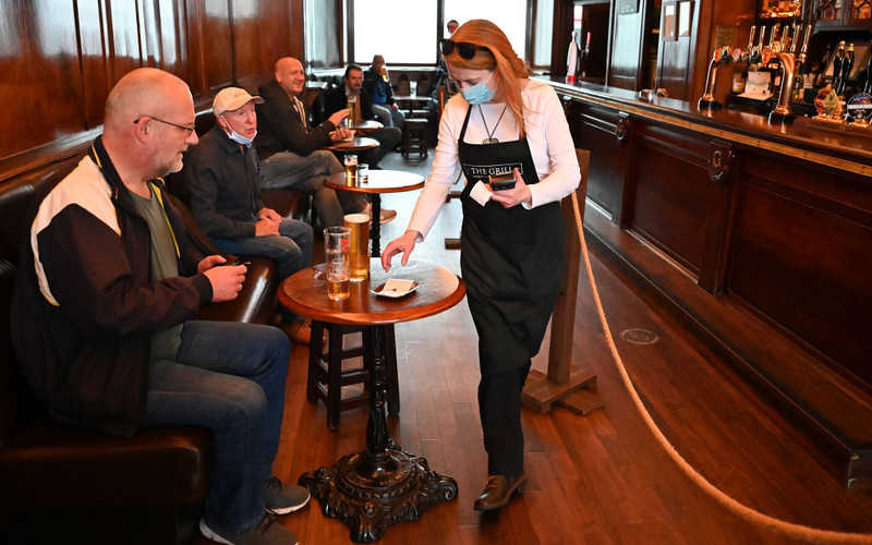 Szkocja poluzuje ograniczenia dla pubów i restauracji