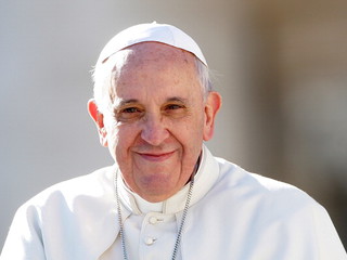 Wywiad-rzeka z papieżem Franciszkiem ukazał się w 86 krajach. "Kościół szuka zranionych na ulicach"