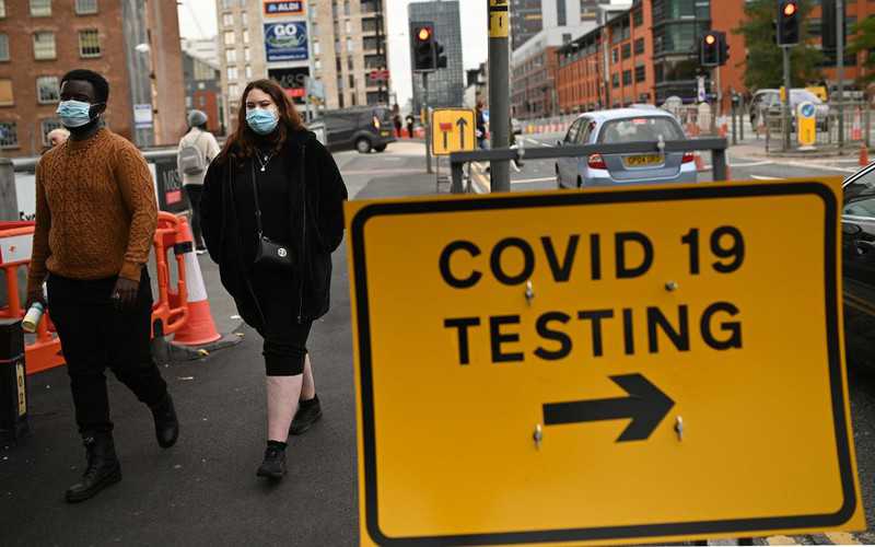 NHS chce masowych testów mieszkańców Anglii