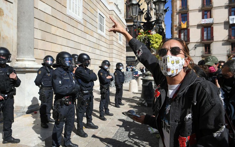 Spain's parliament approves six-month extension of state of emergency