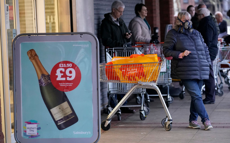 Sainsbury’s bans customers from shopping in couples or groups during lockdown 