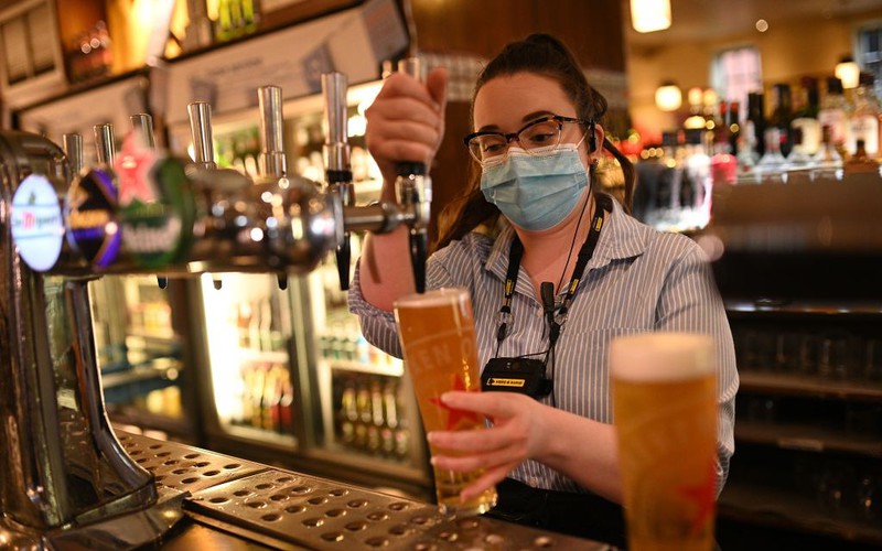 Takeaway beer back on pub menus in England after lockdown U-turn