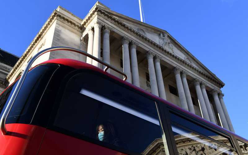 Bank Anglii zwiększa program skupu obligacji o £150 miliardów