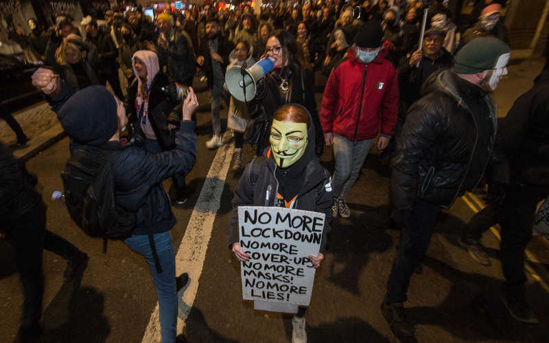 Londyn: Protest przeciwko lockdownowi. Aresztowano ponad 100 osób
