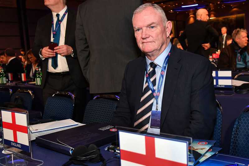 Szef angielskiej federacji piłkarskiej Greg Clarke zrezygnował ze stanowiska