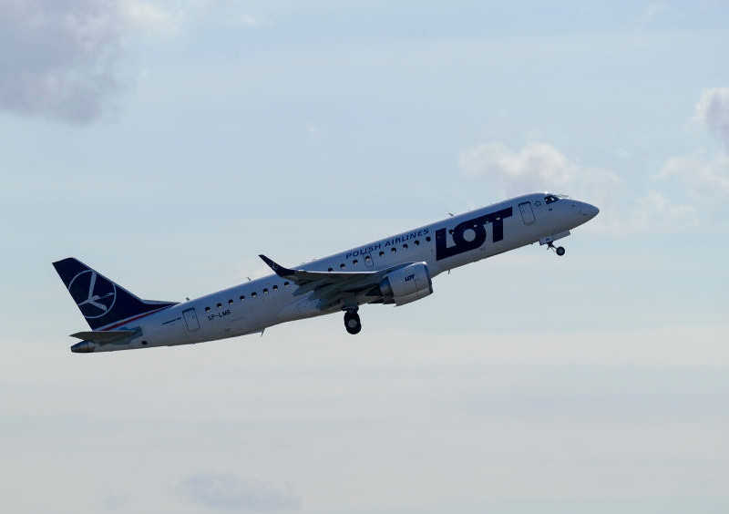 Regular PLL LOT flights from Warsaw to New York and Chicago are back