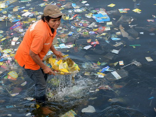 Do 2050 roku więcej plastiku w oceanach niż ryb