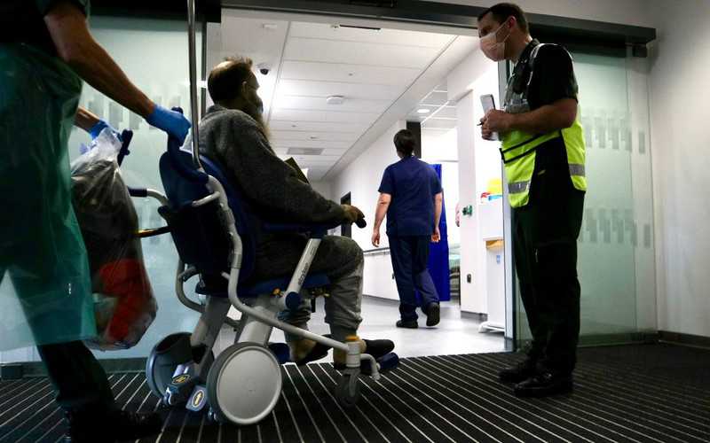 UK sees 20,252 new virus cases, 511 deaths 