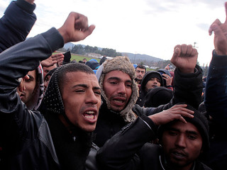 Bójka między imigrantami na granicy grecko-macedońskiej. 1 osoba nie żyje