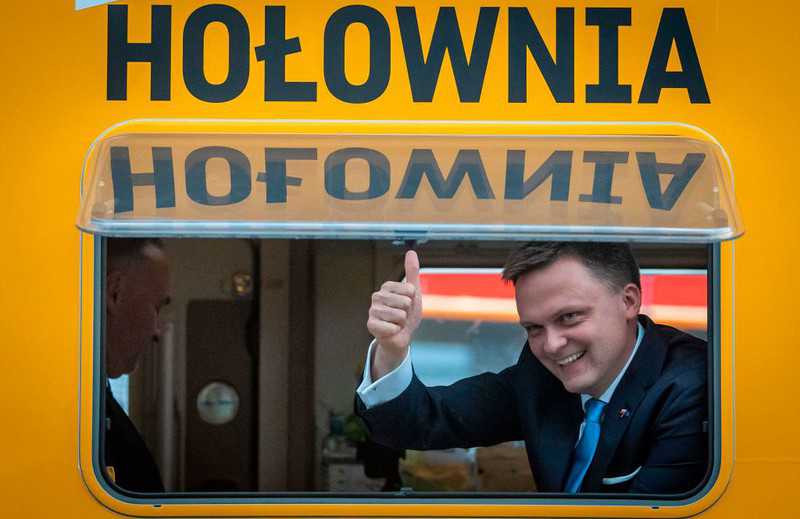 CBOS: Szymon Hołownia liderem rankingu zaufania