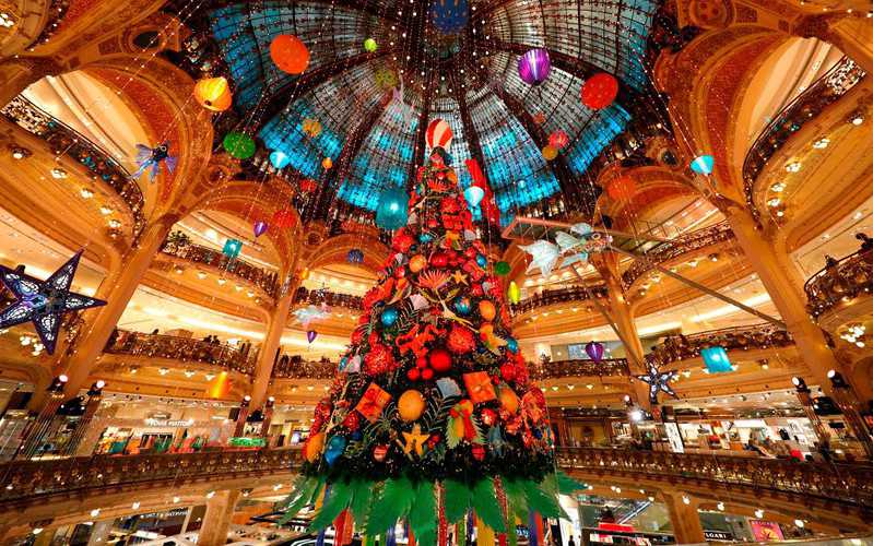 Christmas in Europe during pandemic: Meeting restrictions, open stores