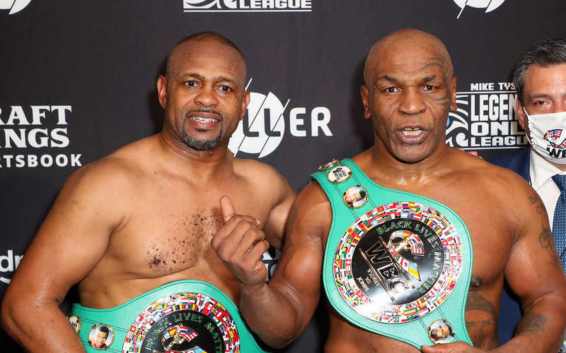 Mike Tyson draws with Roy Jones Jr in lively heavyweight exhibition