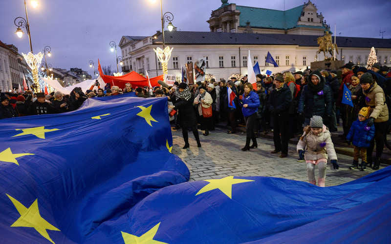 Polacy widzą w UE coraz więcej plusów