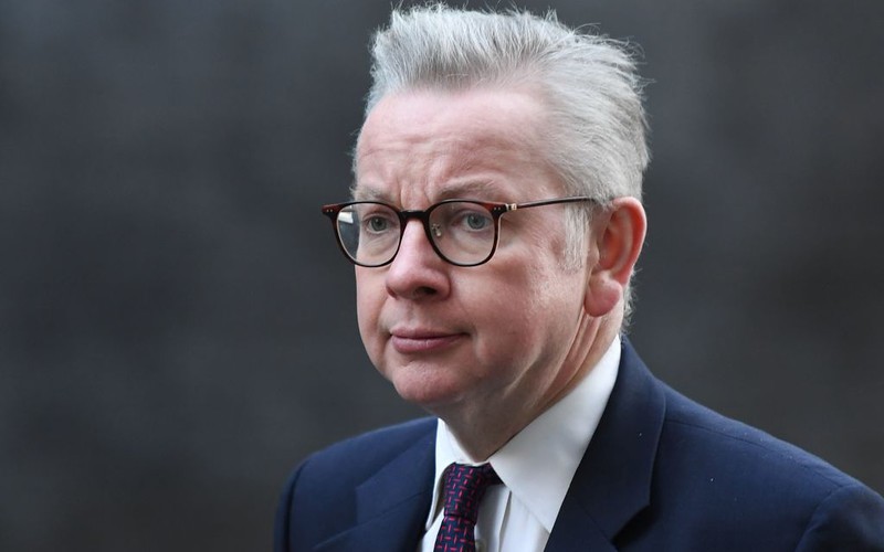 Michael Gove: Nie ma mowy o paszportach dla osób zaszczepionych