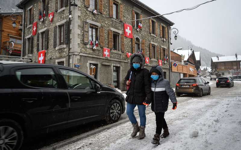 Francja: Rząd chce uniemożliwić zagraniczne wyjazdy na narty