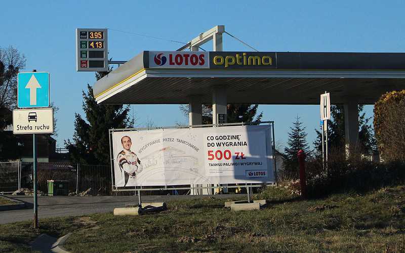 "Puls Biznesu": Polish shops are crowding at petrol stations