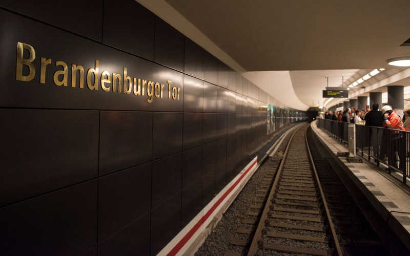 Niemcy: Po 9 latach otworzono nowy odcinek metra w Berlinie