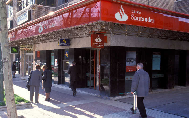 Media: Santander do lipca zamknie 1 000 oddziałów