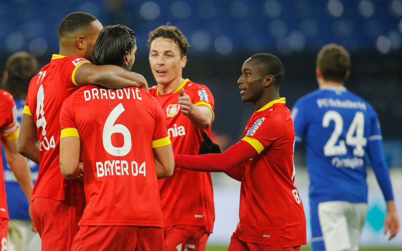 Leverkusen go second with win at Schalke