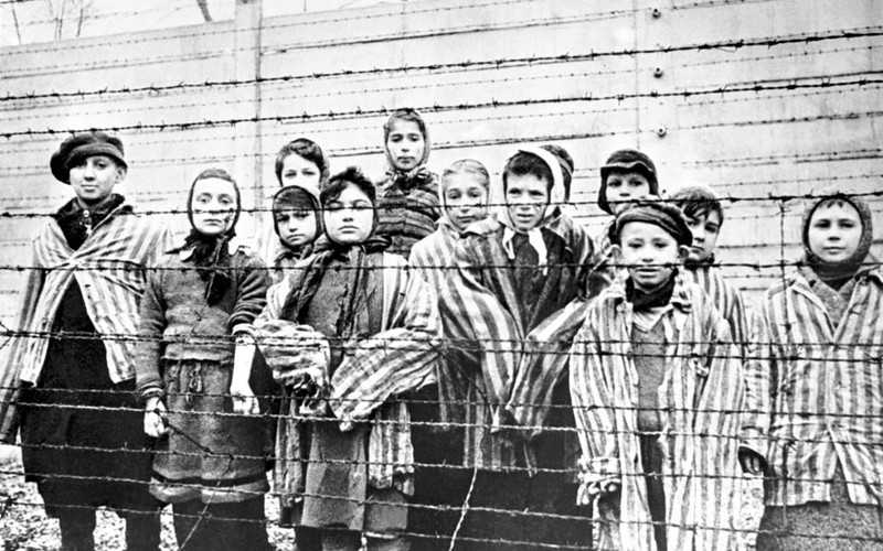 Sformułowanie "polskie obozy" w hiszpańskim dzienniku