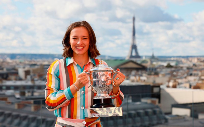 Iga Świątek i jej trener z nagrodami federacji WTA