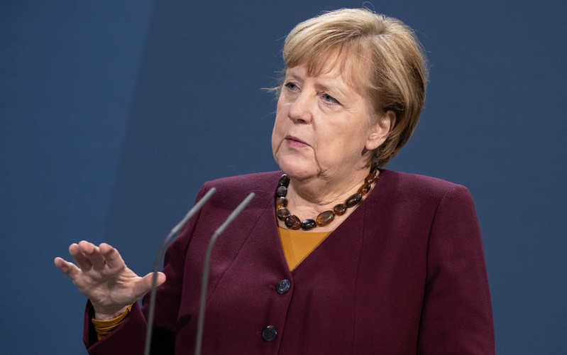 "Rzeczpospolita": Inicjatywa Angeli Merkel "światełkiem w tunelu" dla Polski i Węgier