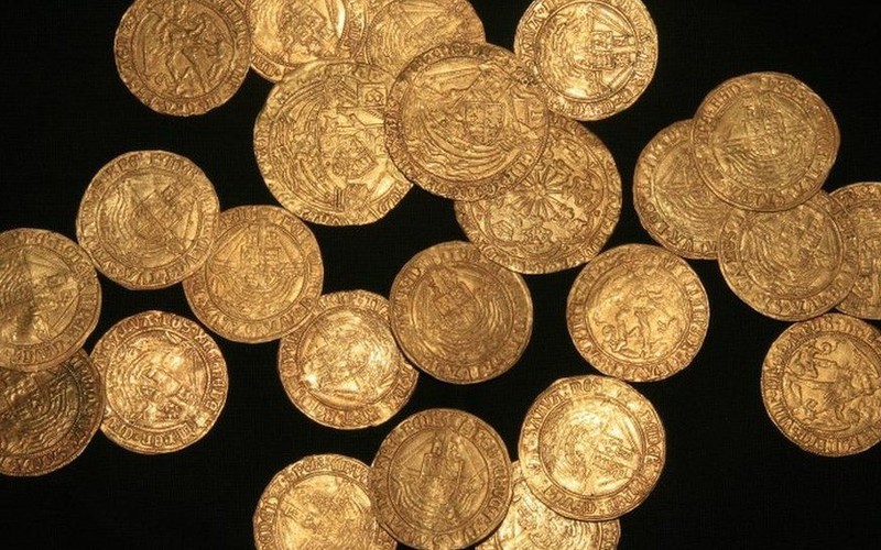 Lockdown finds: Gold coins among garden finds