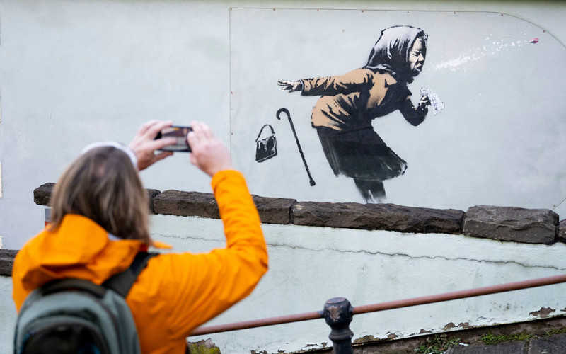 Pandemiczny mural Banksy'ego w Bristolu