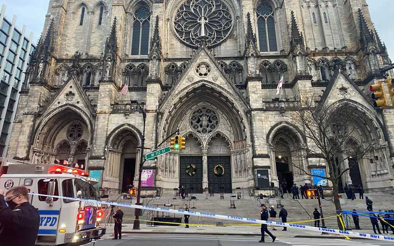 Nowy Jork: Napastnik otworzył ogień w katedrze