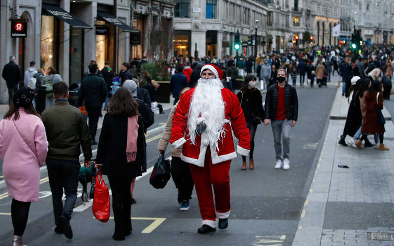 Christmas bubbles to go ahead despite warnings it will be a "disaster"