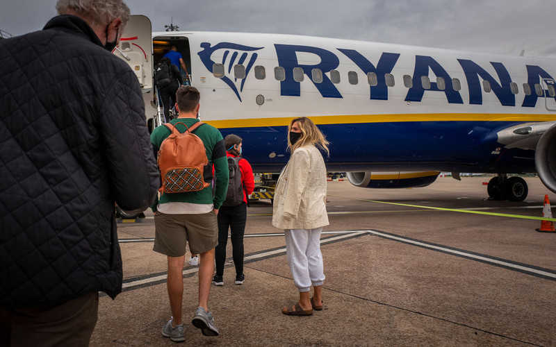 Irishwoman slams lack of coronavirus restrictions on Ryanair flight