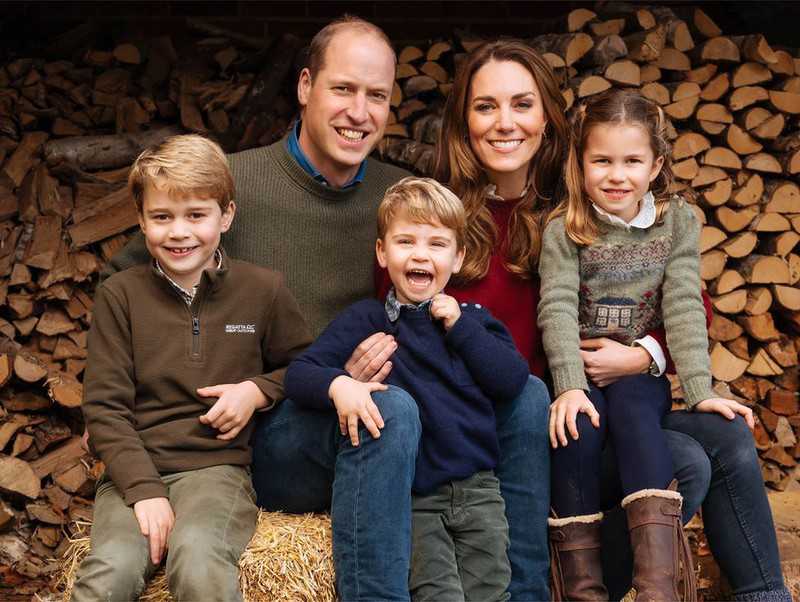 Royal Christmas card: Prince William and Kate release family photograph