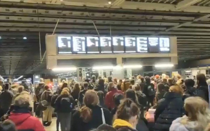 Covid-19: St Pancras crowds 'totally irresponsible'