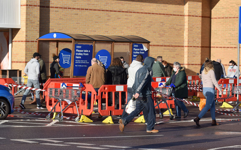 Long supermarket queues return in tier four areas after Christmas plans collapse