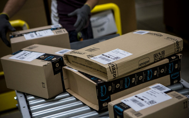 Amazon workers across Germany go on strike for higher wages in build up to 'online Xmas'