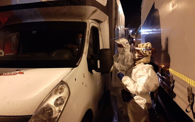 Polscy medycy już w Dover. Robią testy kierowcom, którzy utknęli w UK