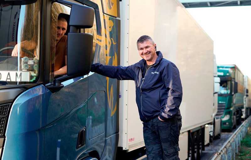 Brytyjski rząd: Już ponad 4 500 ciężarówek przejechało do Francji