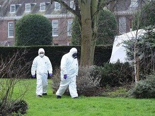 Man found on fire outside Kensington Palace dies