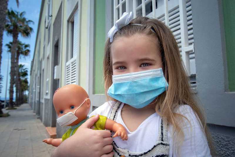 Spain: Covid tests and a doll that can be tested as gifts