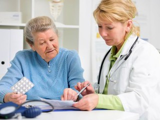 Rząd przyjął projekt ustawy o bezpłatnych lekach dla seniorów