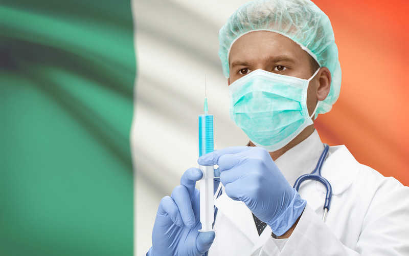 Irlandia: Szczepienia przeciw koronawirusowi zaczną się we wtorek