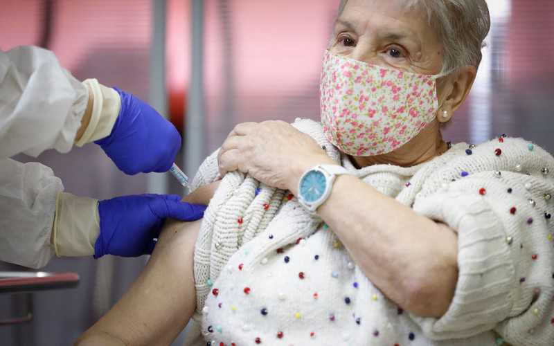 Spain: Families may lose custody of seniors if their immunization is refused
