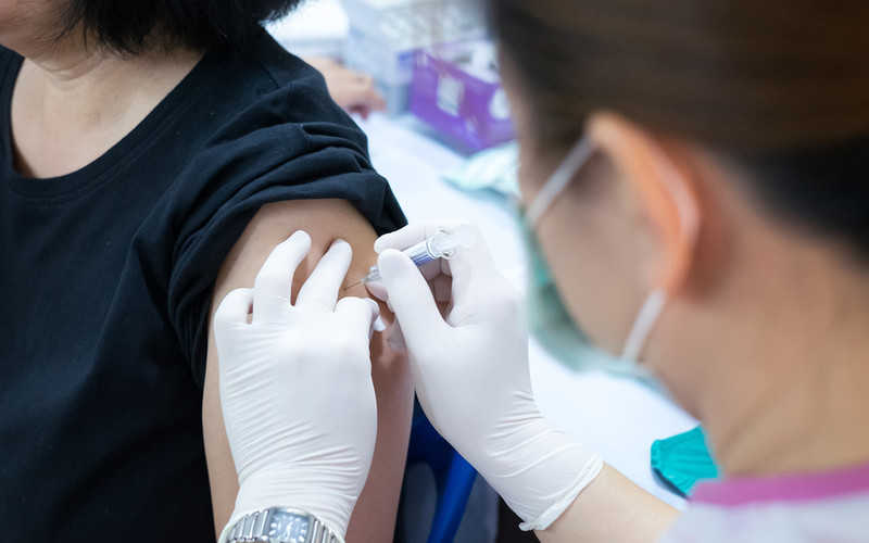 Coronavirus: Government urged to use pharmacies to give vaccine