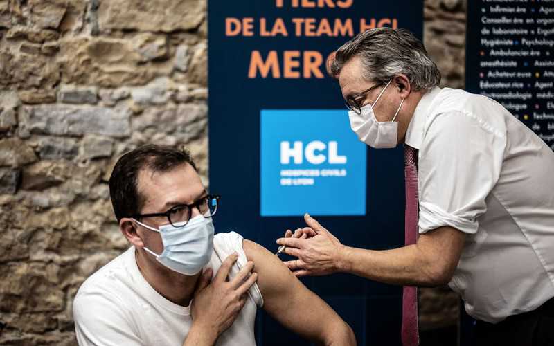 Francuscy lekarze chcą obowiązkowych szczepień dla pracowników służby zdrowia