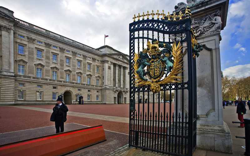 Były pracownik królowej Elżbiety II trafi do więzienia za wykradanie rzeczy z Pałacu Buckingham